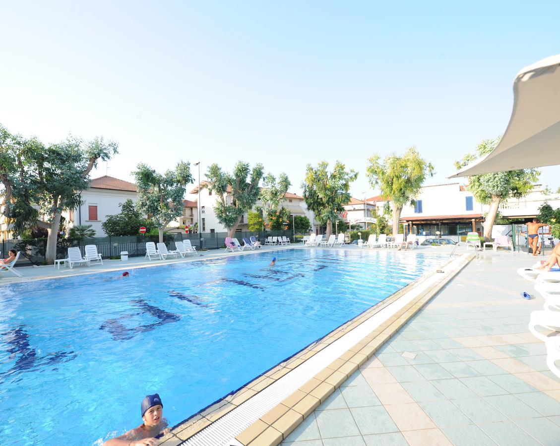Camping & Village Eucaliptus Alba Adriatica Extérieur photo